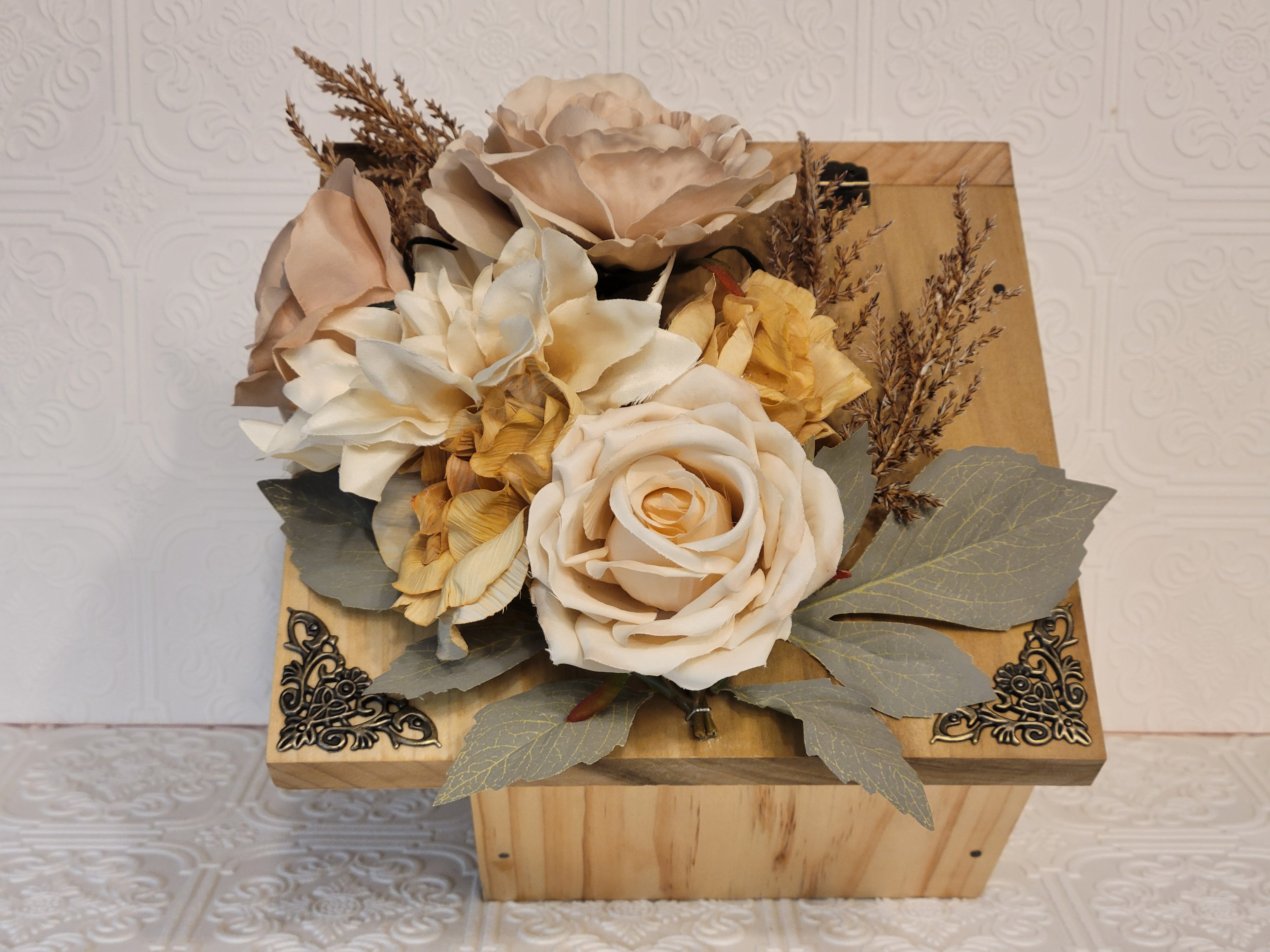 Decorative Wren Birdhouse (Functional)